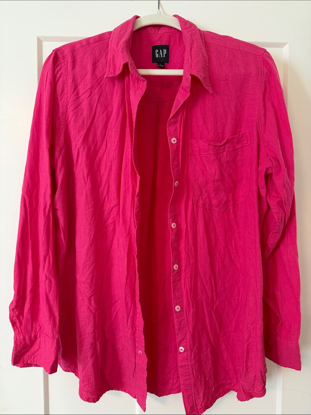 GAP Women’s Hot Pink Long-Sleeve Button-Down Shirt
